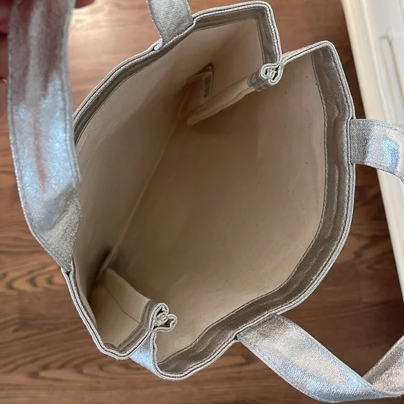 NWOT Madewell Silver Tote Bag with Durable Design - Picture 4 of 6